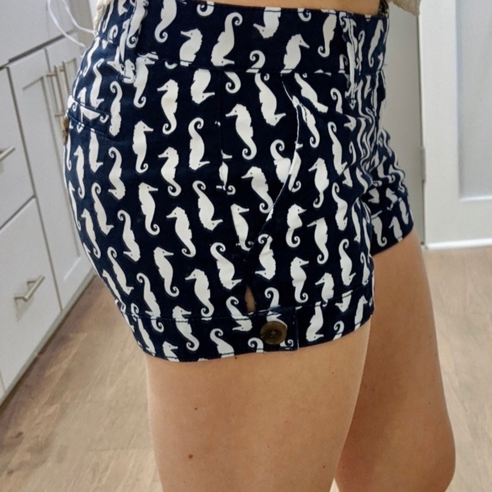 Seahorse Pattern Shorts in Navy & White EUC - Picture 1 of 6